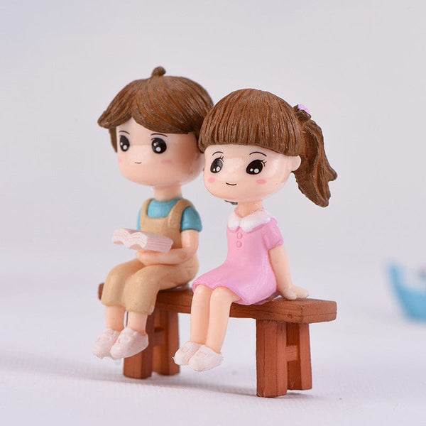 Crafteria B 2Pcs Lovely Couple Relaxing On Bench Miniature